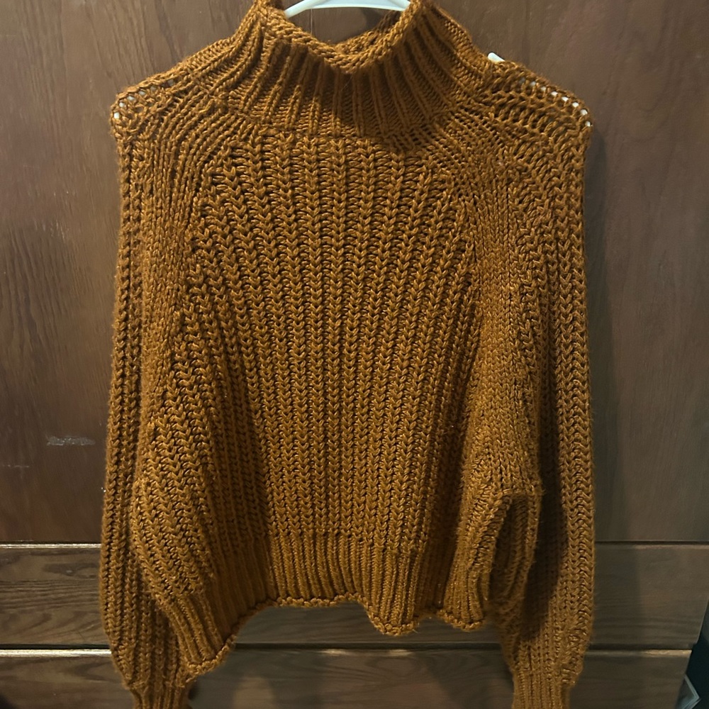 Turtle neck knit sweater